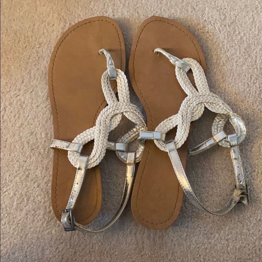 Sandals with small heel